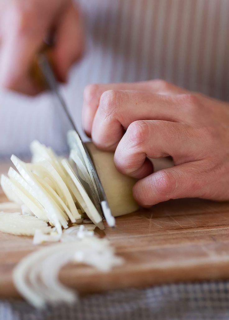 Read more about the article Mastering the Cut Guide to Choosing the Right Kitchen Blades